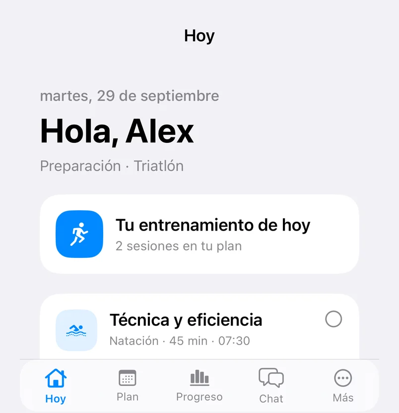 Pantalla Hoy de TriWaveX con el entrenamiento del día: técnica y eficiencia, natación de 45 minutos
